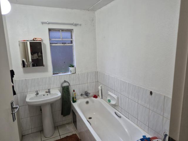 3 Bedroom Townhouse For Sale in Glen Marais