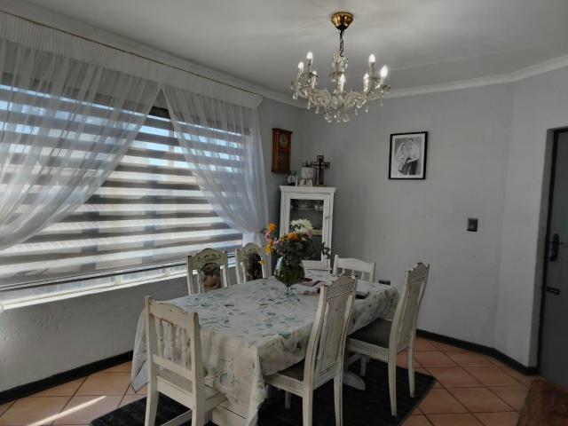 3 Bedroom Townhouse For Sale in Glen Marais