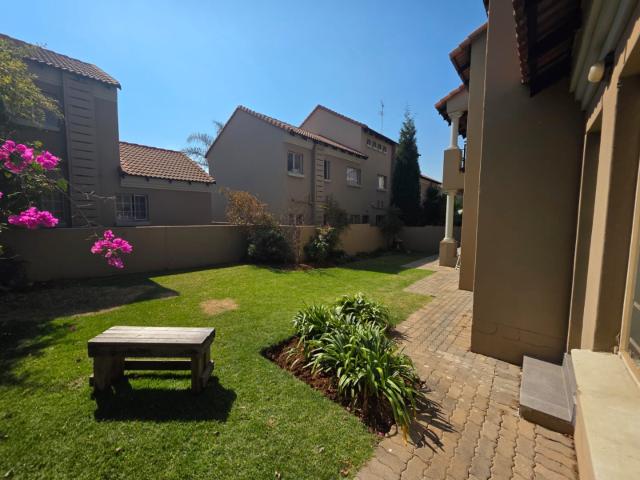 3 Bedroom Townhouse For Sale in Glen Marais
