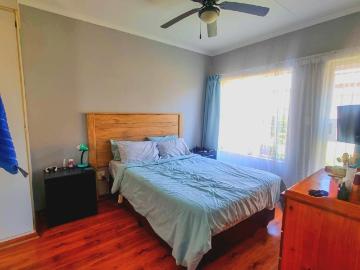 3 Bedroom Townhouse For Sale in Glen Marais