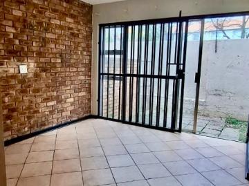 3 Bedroom Townhouse For Sale in Glen Marais