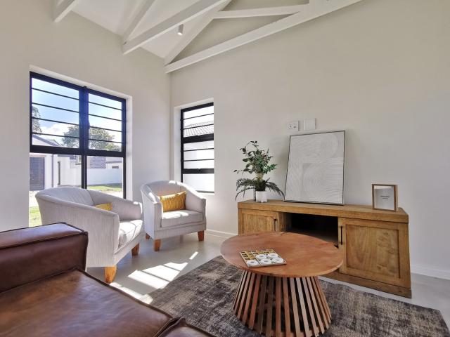 3 Bedroom Townhouse For Sale in Glenroy Park