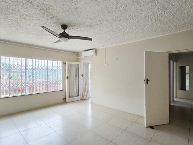 3 Bedroom Townhouse For Sale in Gonubie