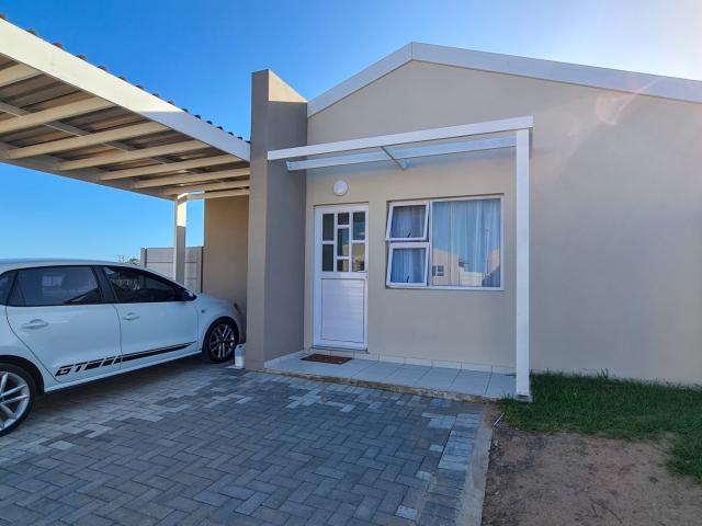 3 Bedroom Townhouse For Sale in Gonubie