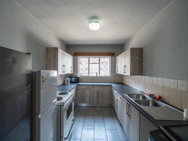 3 Bedroom Townhouse For Sale in Grahamstown Central