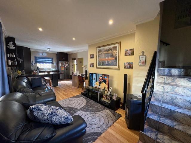 3 Bedroom Townhouse For Sale in Greenhills