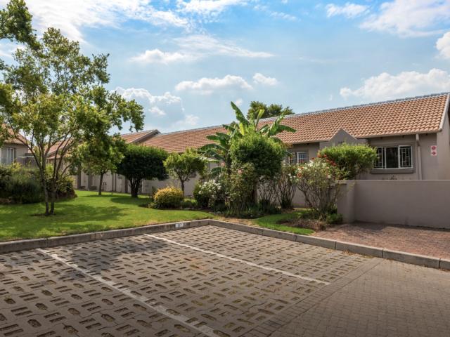 3 Bedroom Townhouse For Sale in Greenstone Hill