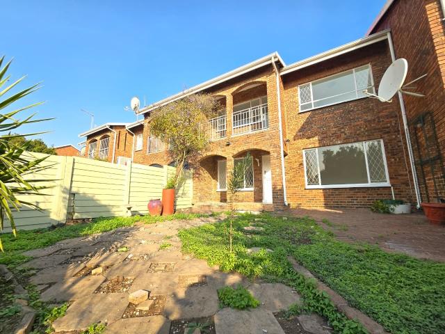 3 Bedroom Townhouse For Sale in Haddon