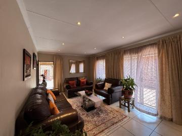 3 Bedroom Townhouse For Sale in Halfway Gardens
