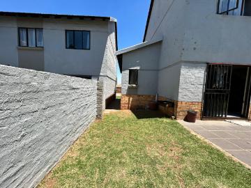 3 Bedroom Townhouse For Sale in Halfway Gardens