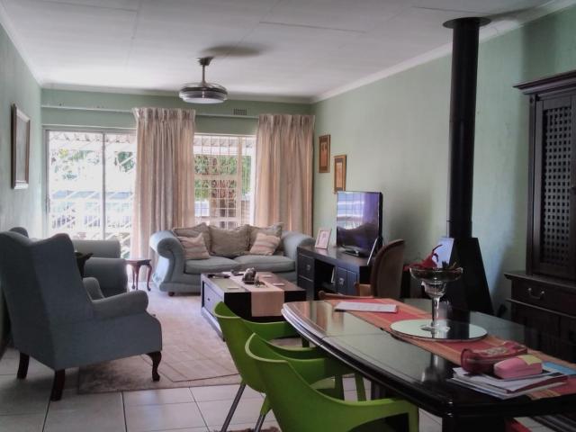 3 Bedroom Townhouse For Sale in Hamberg