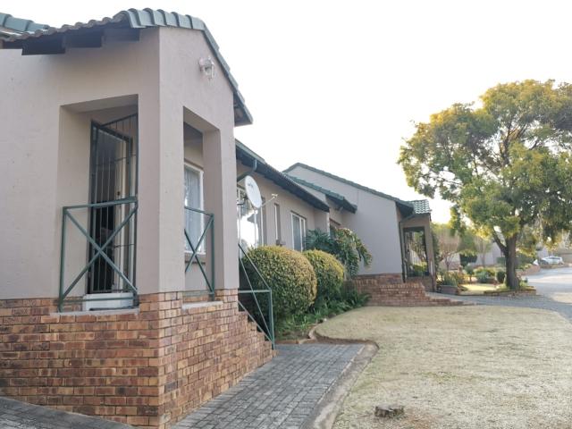 3 Bedroom Townhouse For Sale in Heidelberg Central