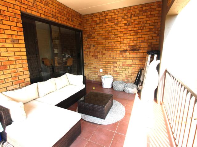 3 Bedroom Townhouse For Sale in Helderkruin