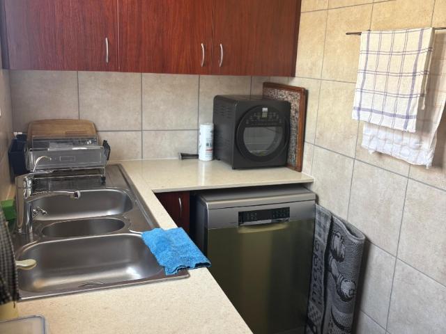3 Bedroom Townhouse For Sale in Helicon Heights