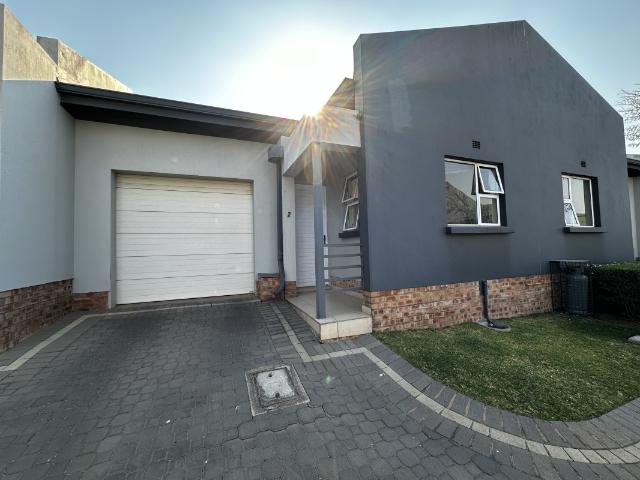 3 Bedroom Townhouse For Sale in Heritage Estate