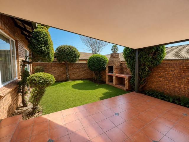 3 Bedroom Townhouse For Sale in Highveld