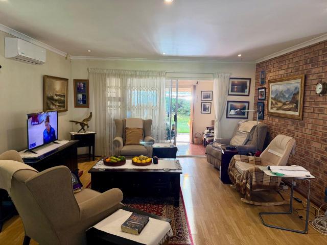 3 Bedroom Townhouse For Sale in Hillcrest Central