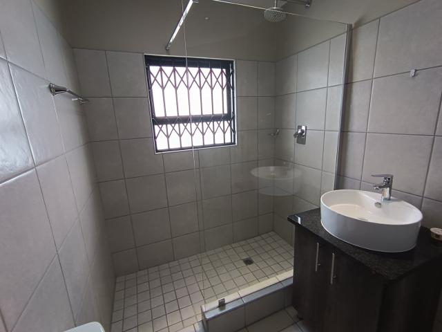 3 Bedroom Townhouse For Sale in Hillside