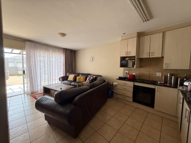 3 Bedroom Townhouse For Sale in Hoeveld Park