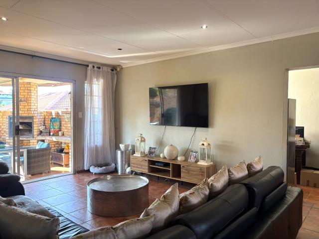 3 Bedroom Townhouse For Sale in Homes Haven
