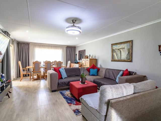 3 Bedroom Townhouse For Sale in Honeydew Grove