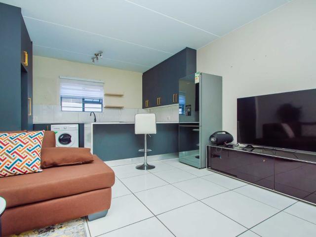 3 Bedroom Townhouse For Sale in Honeydew Grove