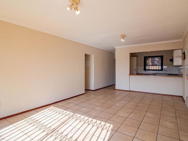 3 Bedroom Townhouse For Sale in Honeydew Ridge