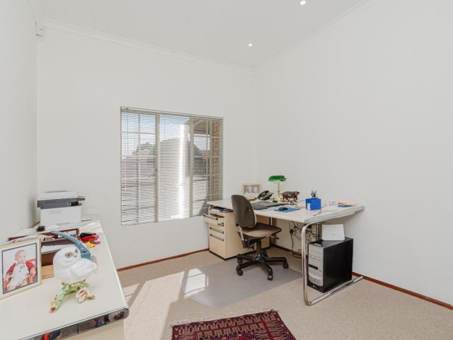 3 Bedroom Townhouse For Sale in Honeydew Ridge