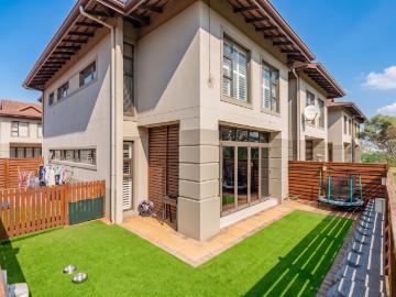 3 Bedroom Townhouse For Sale in Izinga Estate