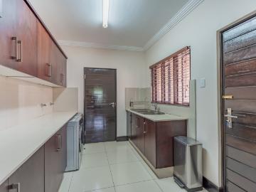 3 Bedroom Townhouse For Sale in Izinga Estate