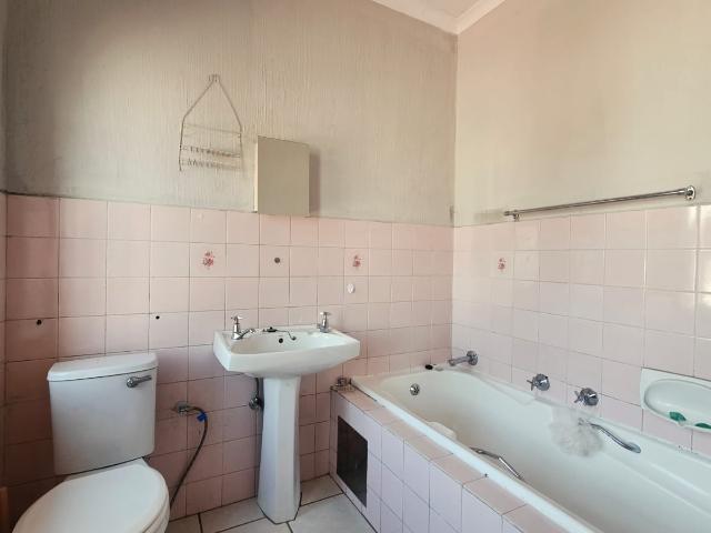 3 Bedroom Townhouse For Sale in Ifafi