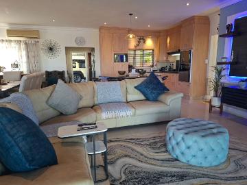 3 Bedroom Townhouse For Sale in Illovo Beach