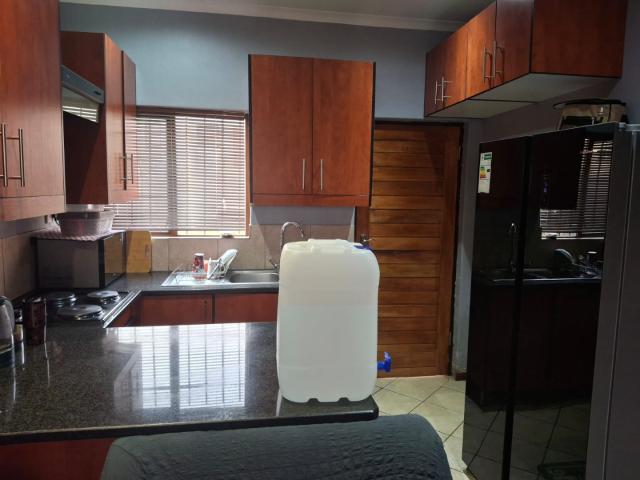 3 Bedroom Townhouse For Sale in Jackaroo AH