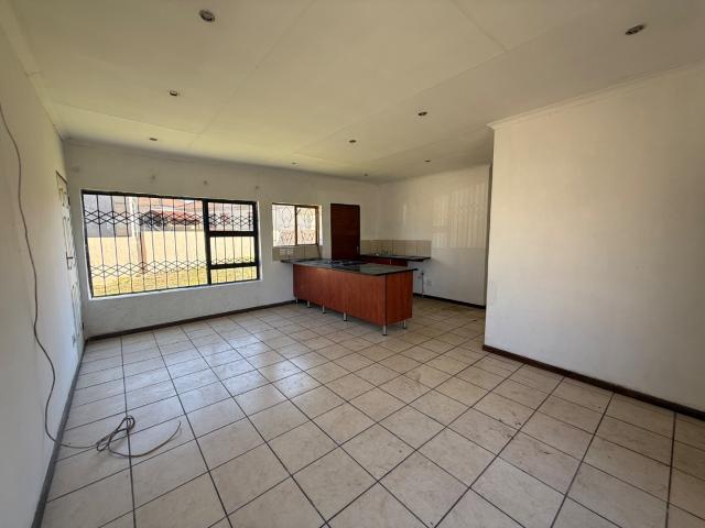 3 Bedroom Townhouse For Sale in Jackaroo Park