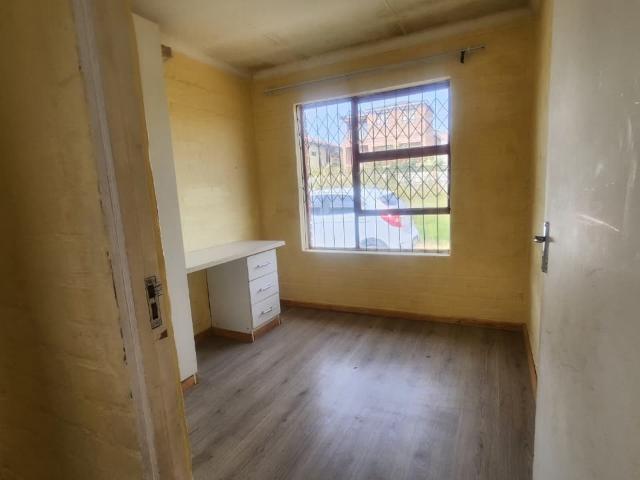 3 Bedroom Townhouse For Sale in Kwadwesi