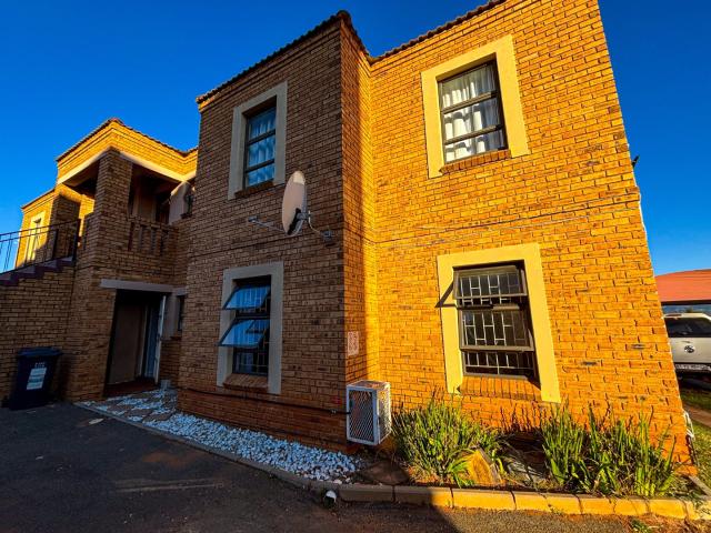 3 Bedroom Townhouse For Sale in Kibler Park