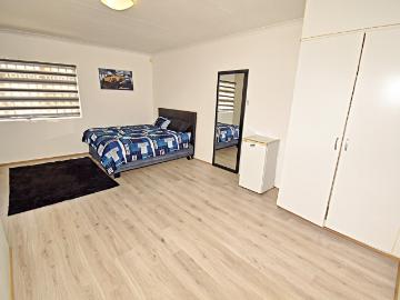 3 Bedroom Townhouse For Sale in Kleinfontein
