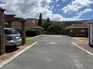 3 Bedroom Townhouse For Sale in Kleinmond Central