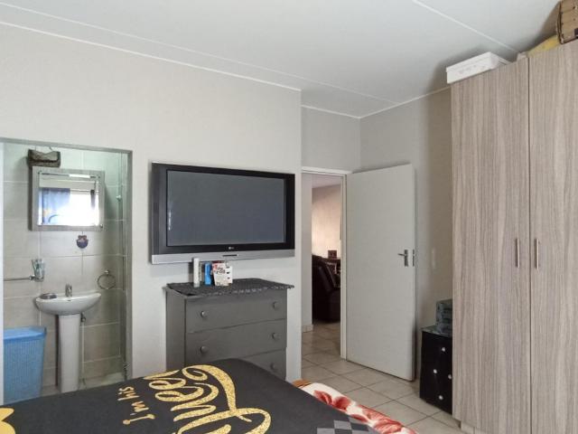 3 Bedroom Townhouse For Sale in Klippoortjie