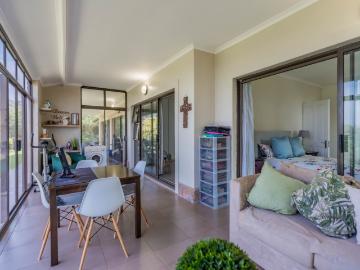 3 Bedroom Townhouse For Sale in Kloof