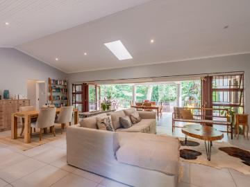 3 Bedroom Townhouse For Sale in Kloof