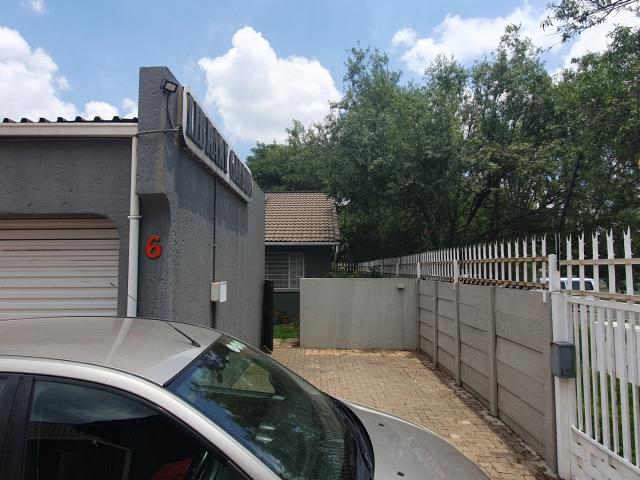 3 Bedroom Townhouse For Sale in Klopperpark