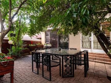 3 Bedroom Townhouse For Sale in Lyndhurst
