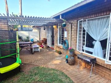 3 Bedroom Townhouse For Sale in La Montagne
