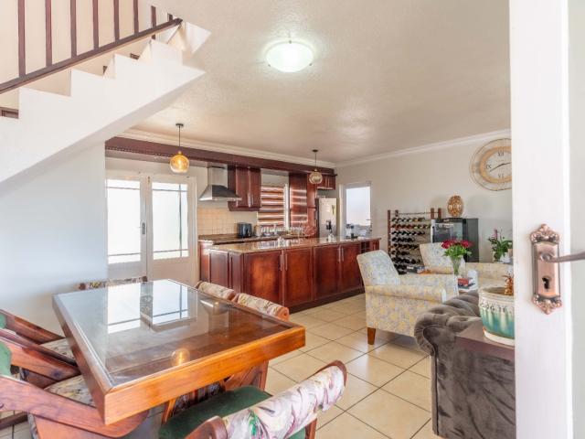 3 Bedroom Townhouse For Sale in La Lucia Ridge