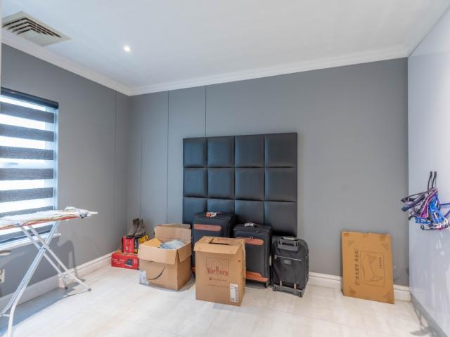 3 Bedroom Townhouse For Sale in La Lucia Ridge