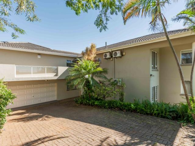 3 Bedroom Townhouse For Sale in La Lucia