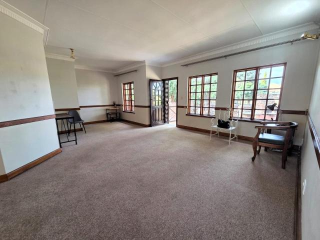 3 Bedroom Townhouse For Sale in Langenhovenpark