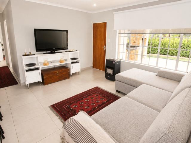 3 Bedroom Townhouse For Sale in Langenhovenpark