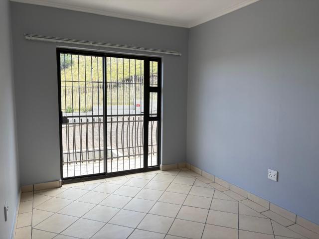 3 Bedroom Townhouse For Sale in Langenhovenpark
